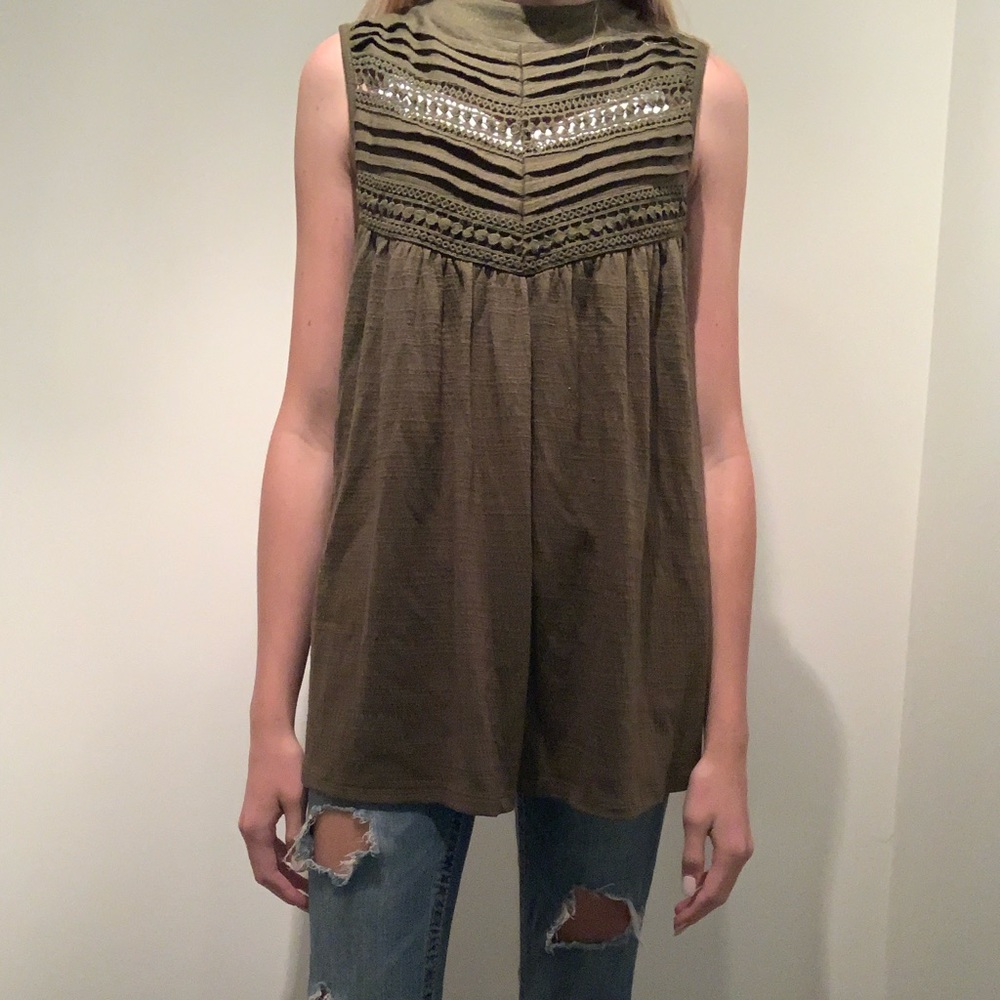 GREEN MOCK NECK SLEEVELESS TOP